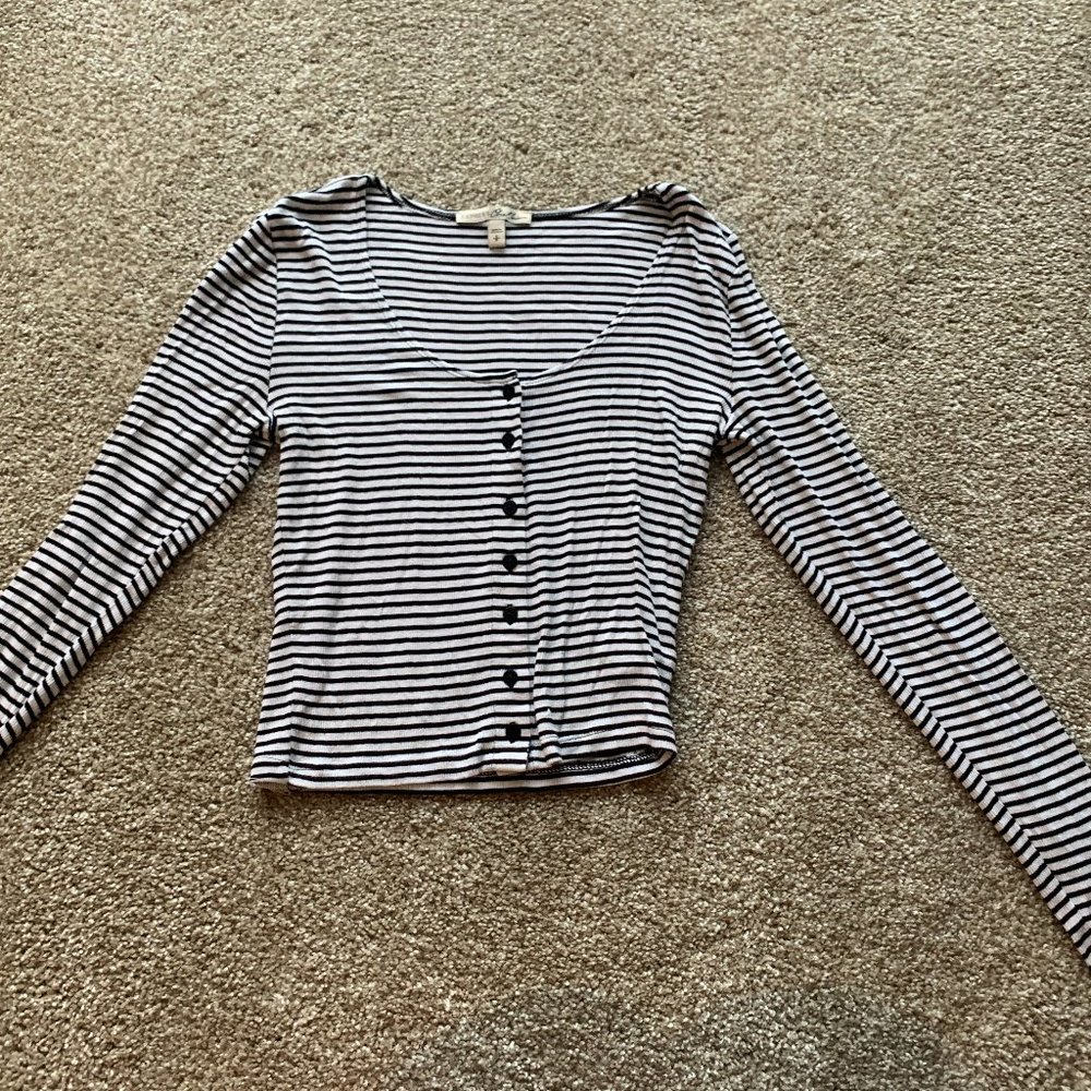 Long-sleeved Crop Top
